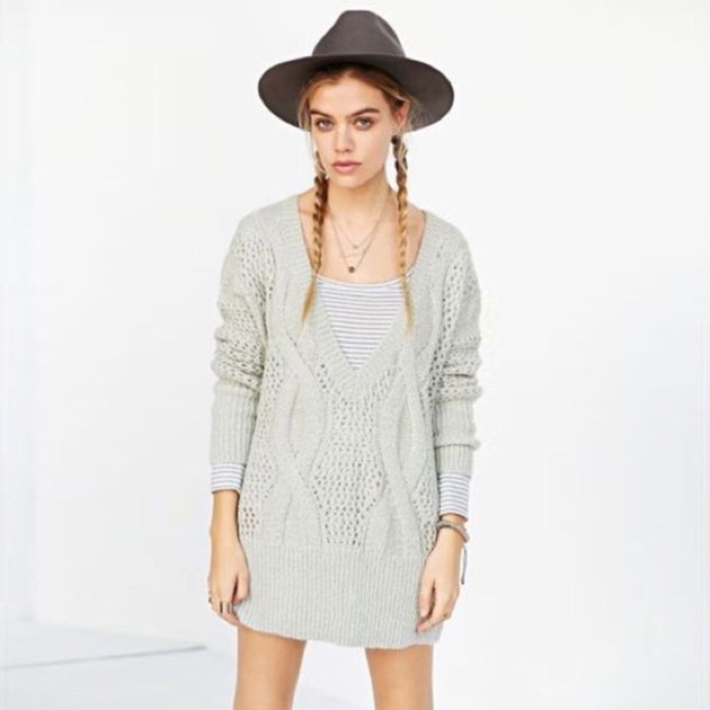 NWOT UO Kimchi Blue - Deep V Mint Pullover Sweater